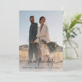 Elegante overlay kalligrafie Save the Date Foto Kaart (Staand voorkant)