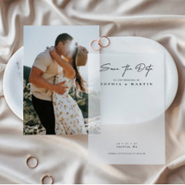 Elegante overlay met de hand geletterde bruiloft vellum uitnodigingen