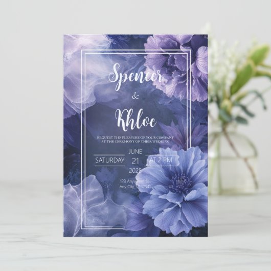 Elegante Paarse bloemblad bruiloft uitnodiging (Staand voorkant)