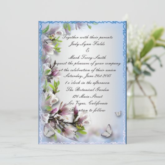 Elegante Paarse bloemen- en vlinderuitnodiging Kaart (Staand voorkant)