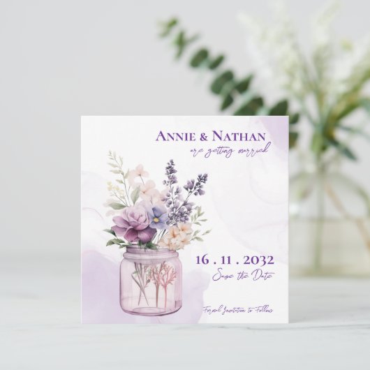 Elegante paarse bloemen in Mason Jar Bloemen bruil Aankondiging (Staand voorkant)