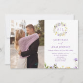 Elegante Paarse Bloemen Monogram Foto Bruiloft Kaart (Voorkant)