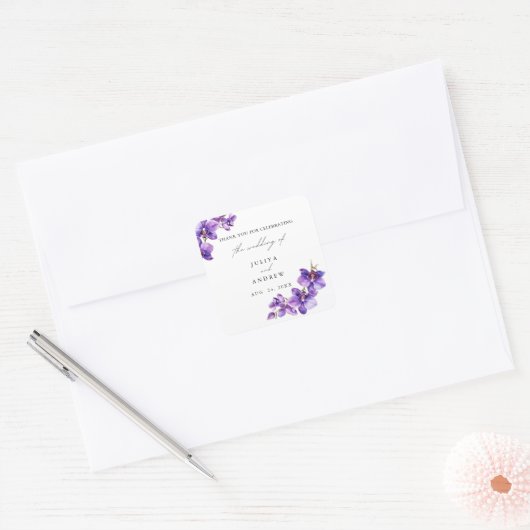 Elegante paarse bloemenscript bruiloft vierkante sticker (Envelop)