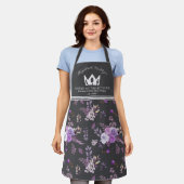 Elegante Paarse bloemmotief Queen of the Kitchen Schort (Gedragen)