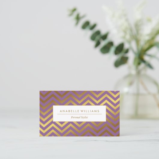 Elegante Paarse en Faux Gold Foil Chevrons Visitekaartje (Staand voorkant)