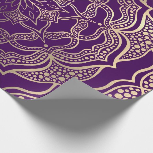 Elegante paarse en gouden mandala donkere boho blo cadeaupapier (Hoek)