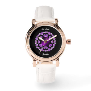 Elegante paarse hartjes zwarte achtergrond met tek horloge
