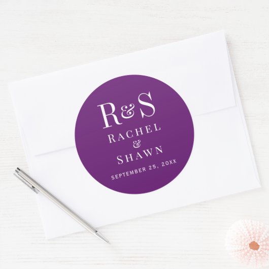 Elegante Paarse Herfst Chic Modern Monogram Huweli Ronde Sticker (Envelop)