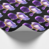 Elegante,  paarse irisbloem in zwart cadeaupapier (Hoek)