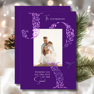 Elegante Paarse Kerst Familie Foto met Bloemen Feestdagenkaart