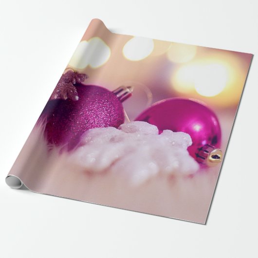 Elegante Paarse Kerstballen Vakantie Cadeaupapier (Uitgerold)
