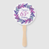 Elegante Paarse krans roze 65e verjaardag Handwaaier (Achterkant)
