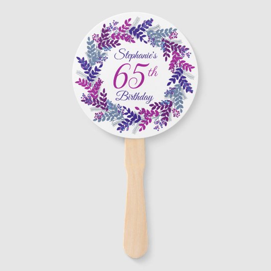 Elegante Paarse krans roze 65e verjaardag Handwaaier (Achterkant)