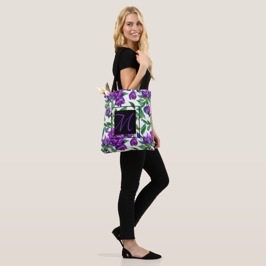 Elegante paarse magenta waterverf bloemen tote bag (Op model)