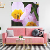 , elegante paarse tulpbloemen. Floral Canvas Afdruk (Insitu (Woonkamer))