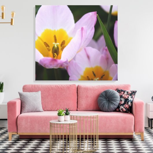 , elegante paarse tulpbloemen. Floral Canvas Afdruk (Insitu (Woonkamer))