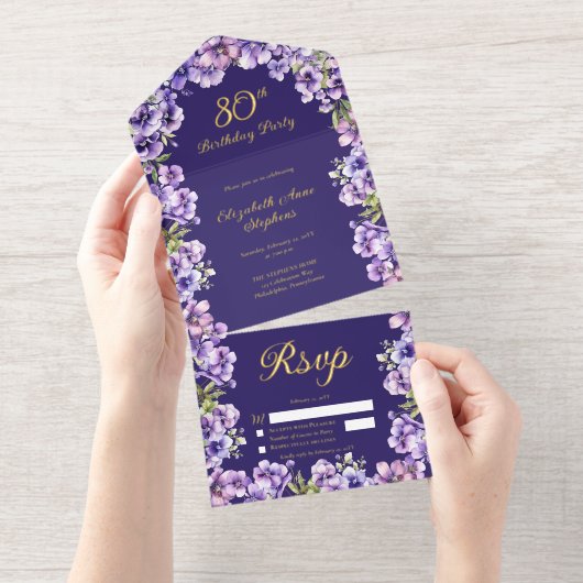 Elegante Paarse Violets Bloemen 80ste Verjaardagsf All In One Uitnodiging (Uittrekbaar)
