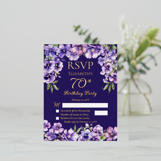 Elegante Paarse Violets Bloemen Verjaardagsfeest R Folie Uitnodiging Briefkaart (Staand Voorkant)