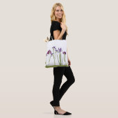 Elegante Paarse Waterverf Iris Flowers Botanical Tote Bag (Op model)
