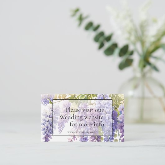 Elegante paarse waterverf wisteria bruiloft informatiekaartje (Staand voorkant)