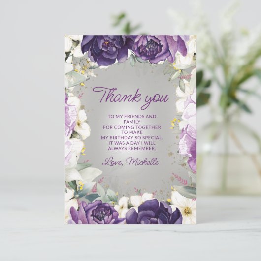 Elegante Paarse witte bloemen verjaardag dank u Bedankkaart (Staand voorkant)