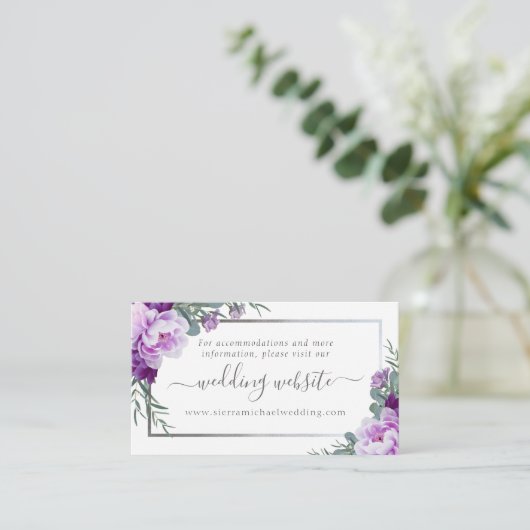 Elegante Paarse & Zilveren Bloemen Bruiloft Websit Informatiekaartje (Staand voorkant)