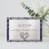 Elegante parel, blauw lint & sprankeling RSVP kaartje (Staand voorkant)