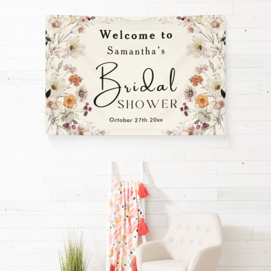 Elegante Pastel Boho Wilde Bloem Moderne Bruidsuit Spandoek (Insitu)