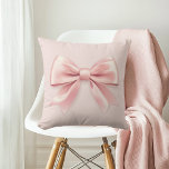 Elegante pastel roze boog kussen<br><div class="desc">Verhoog uw ruimte met dit elegante pastelroze kussen, met een delicaat boegontwerp dat een vleugje charme en sophisticatie toevoegt aan elke kamer. Perfect voor slaapkamers, woonkamers, of als een stijlvol accent stuk, dit kussen combineert comfort en schoonheid. De zachte stof en het tijdloze ontwerp maken het ideaal voor het creëren...</div>