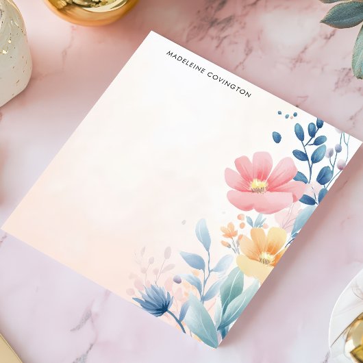 Elegante  pastelbloem gepersonaliseerde naam notitieblok