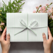 Elegante pastelgroene en witte dunne strepen cadeaupapier