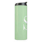 Elegante Pastelgroene Monogram Thermische Tumbler Thermosbeker (Gedraaid links)
