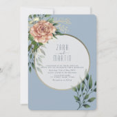 Elegante Perzik Bloemen Stoffig Blauw bruiloft uit Kaart (Voorkant)