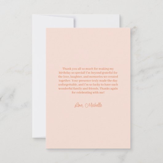 Elegante Perzik Cream Bloemen Verjaardag Bedankkaart (Achterkant)