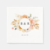 Elegante Perzik en Crème Bloemen Monogram Bruiloft Servet (Voorkant)