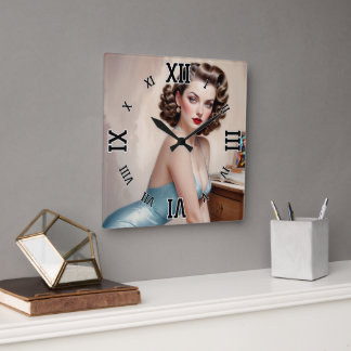 Elegante pin-up meisje schoonheid in satijnblauwe  vierkante klok