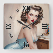 Elegante pin-up meisje schoonheid in satijnblauwe  vierkante klok (Voorkant)