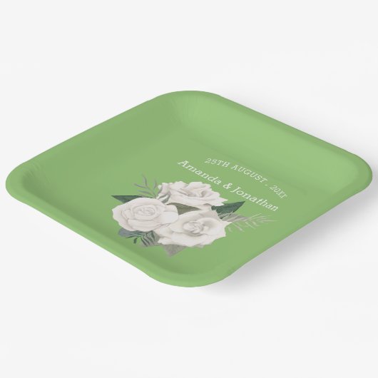 Elegante Pistache Groen en Witte Rozen Bruiloft  Papieren Bordje (Gebogen)