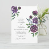 Elegante Plum Paarse Bloemen Huwelijksuitnodiging Kaart (Staand voorkant)