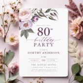 Elegante Plum Paarse Bloemen Script 80ste Verjaard Kaart