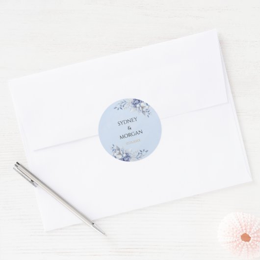 Elegante Poeder Blauw & Goud Bloemen Ontwerp Weddi Ronde Sticker (Envelop)