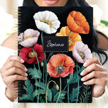 Elegante Poppy Floral Custom Name Planner<br><div class="desc">Dit prachtige ontwerp is voorzien van een prachtig arrangement van papaverbloemen in tinten rood, sinaasappel, roze en wit, tegen een dramatische zwarte achtergrond. Het delicate gebladerte en de elegante naamplaat voegen een gepersonaliseerde touch toe, perfect voor professionals, studenten of iedereen die van tijdloze bloemkunst houdt. Ideaal voor het organiseren van...</div>