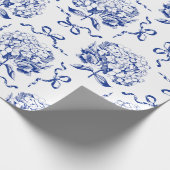 Elegante Preppy Blue Toile Hydrangea Bow Pattern Cadeaupapier (Hoek)