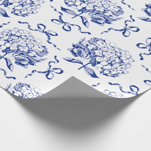 Elegante Preppy Blue Toile Hydrangea Bow Pattern Cadeaupapier (Hoek)
