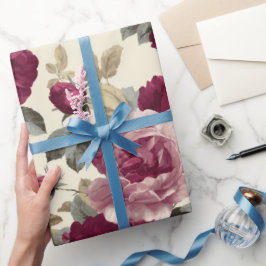 Elegante pruim roos ivoor bloemmotief cadeaupapier