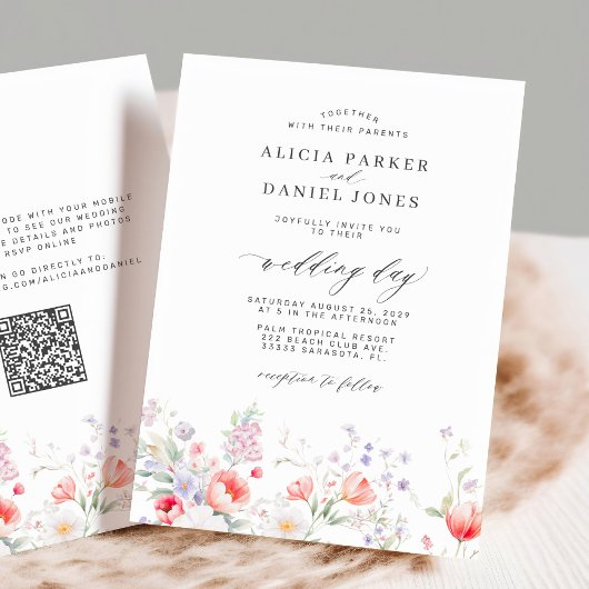 Elegante QR-code RSVP-tuinbruiloft met wilde bloem Kaart