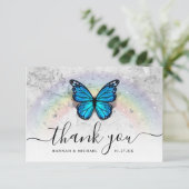 Elegante regenboog en blauwe vlinder bruiloft bedankkaart (Staand voorkant)