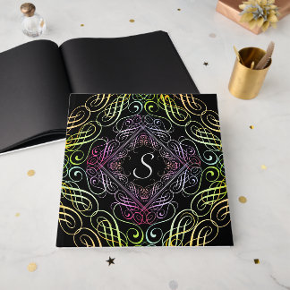 Elegante regenboog krulwerk schrift op zwart gastenboek