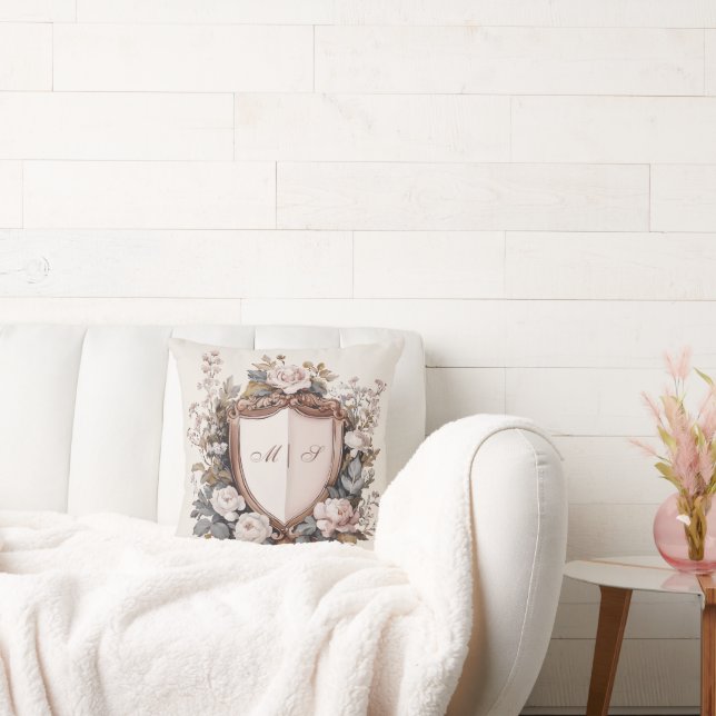 Elegante Rococo Crest Initialen Floral Wedding Kussen (Bank)