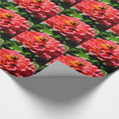 Elegante rode bloemenfoto hommel cadeaupapier (Hoek)